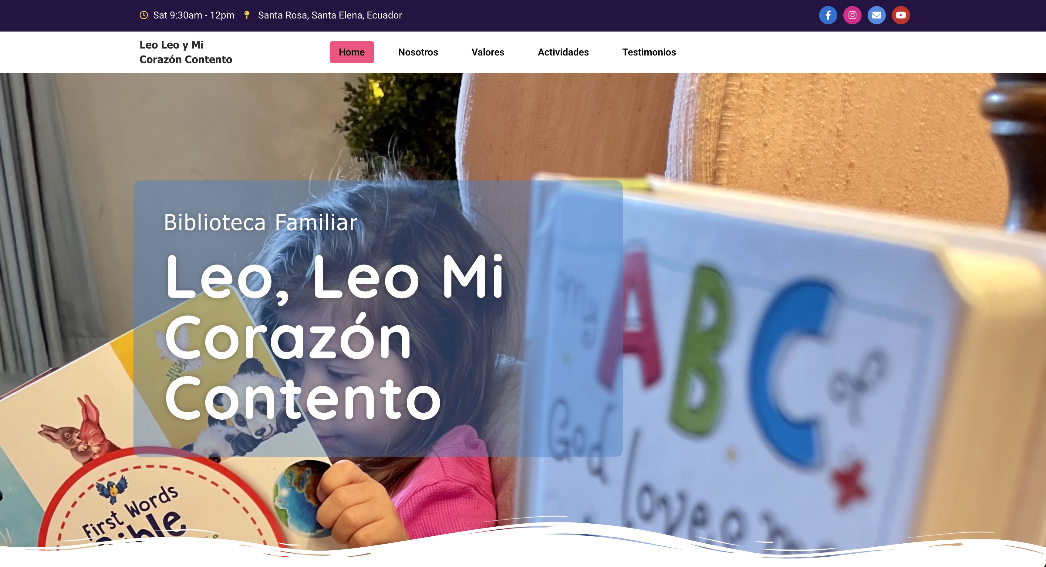 A child reads a colorful ABC book with Leo, Leo Mi Corazón Contento overlaid, perfect for a website banner.